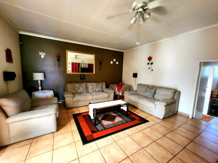 4 Bedroom Property for Sale in Verwoerdpark Gauteng