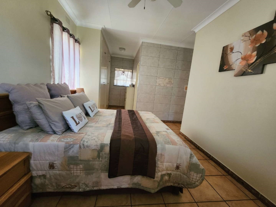 4 Bedroom Property for Sale in Verwoerdpark Gauteng