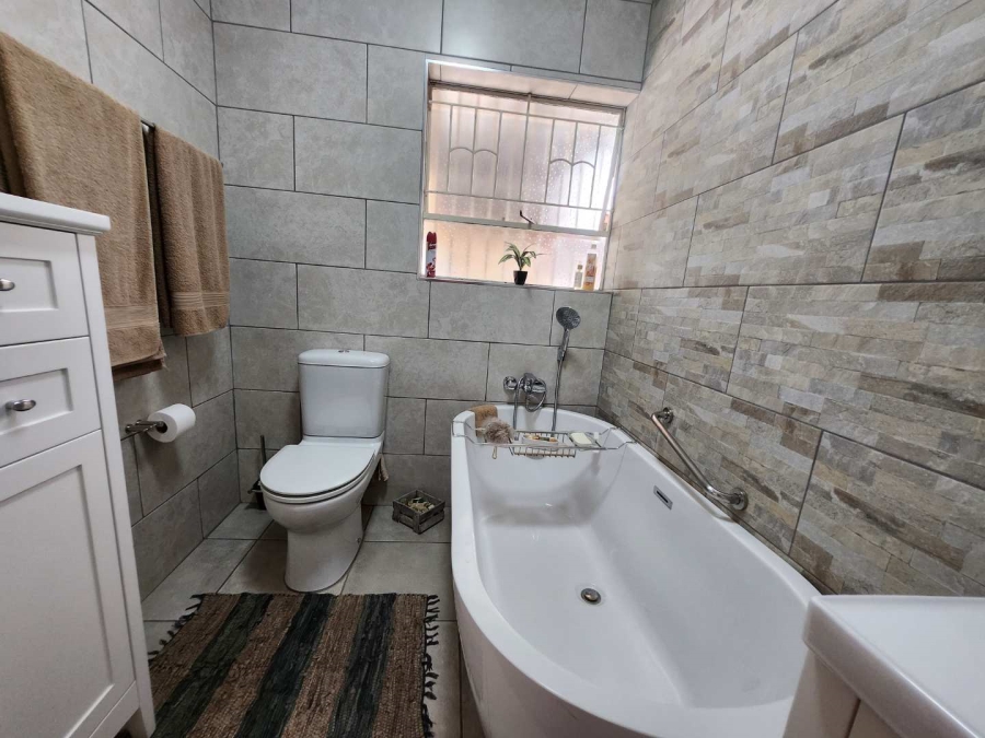 4 Bedroom Property for Sale in Verwoerdpark Gauteng