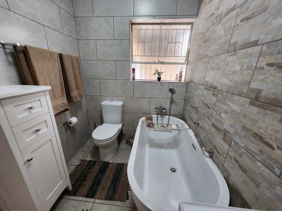 4 Bedroom Property for Sale in Verwoerdpark Gauteng