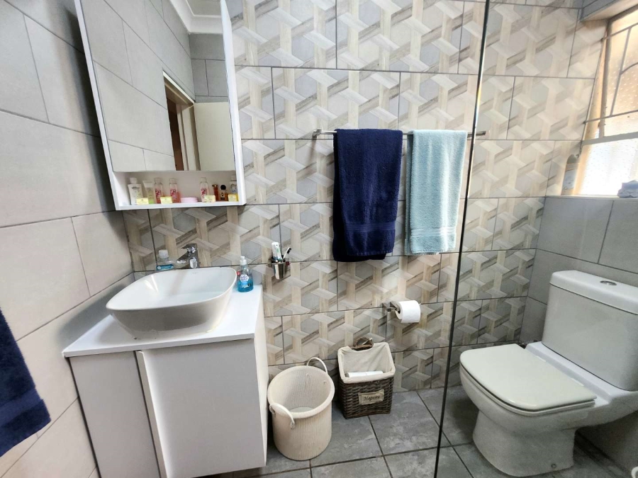 4 Bedroom Property for Sale in Verwoerdpark Gauteng