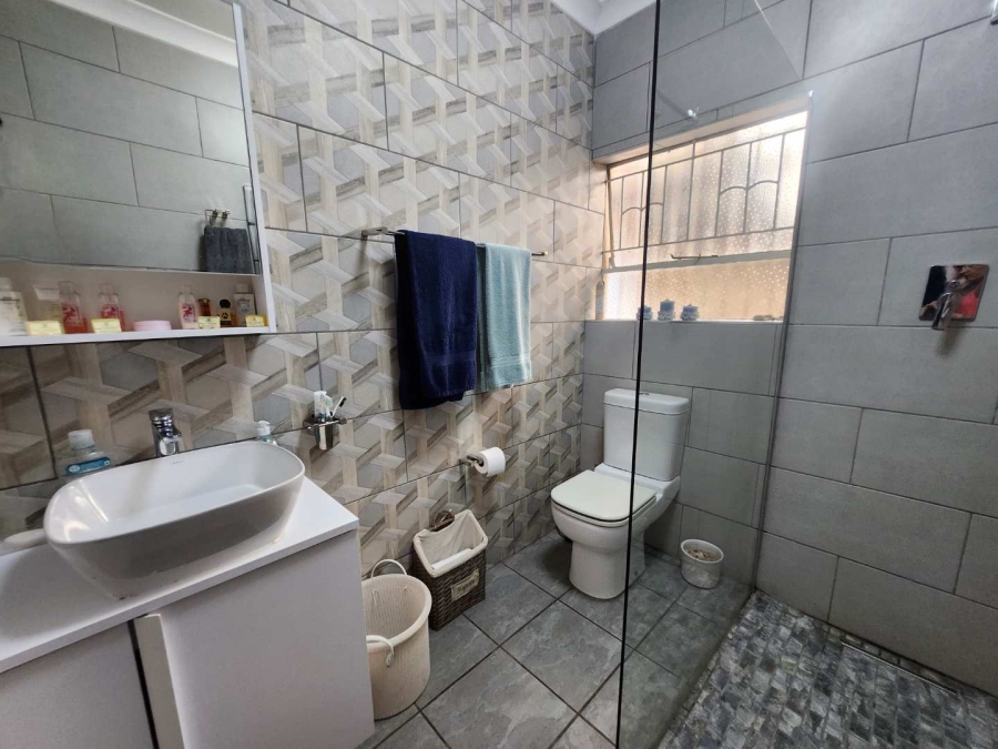 4 Bedroom Property for Sale in Verwoerdpark Gauteng