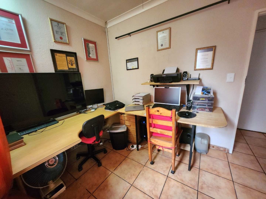 4 Bedroom Property for Sale in Verwoerdpark Gauteng
