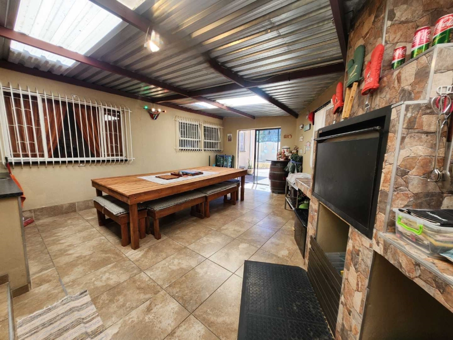 4 Bedroom Property for Sale in Verwoerdpark Gauteng