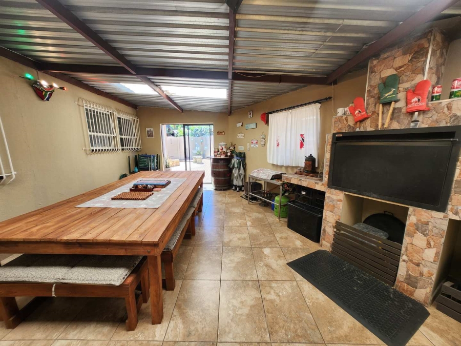 4 Bedroom Property for Sale in Verwoerdpark Gauteng