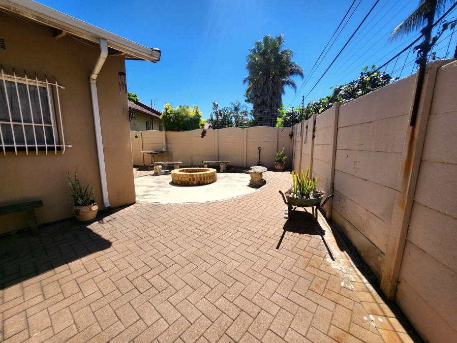 4 Bedroom Property for Sale in Verwoerdpark Gauteng