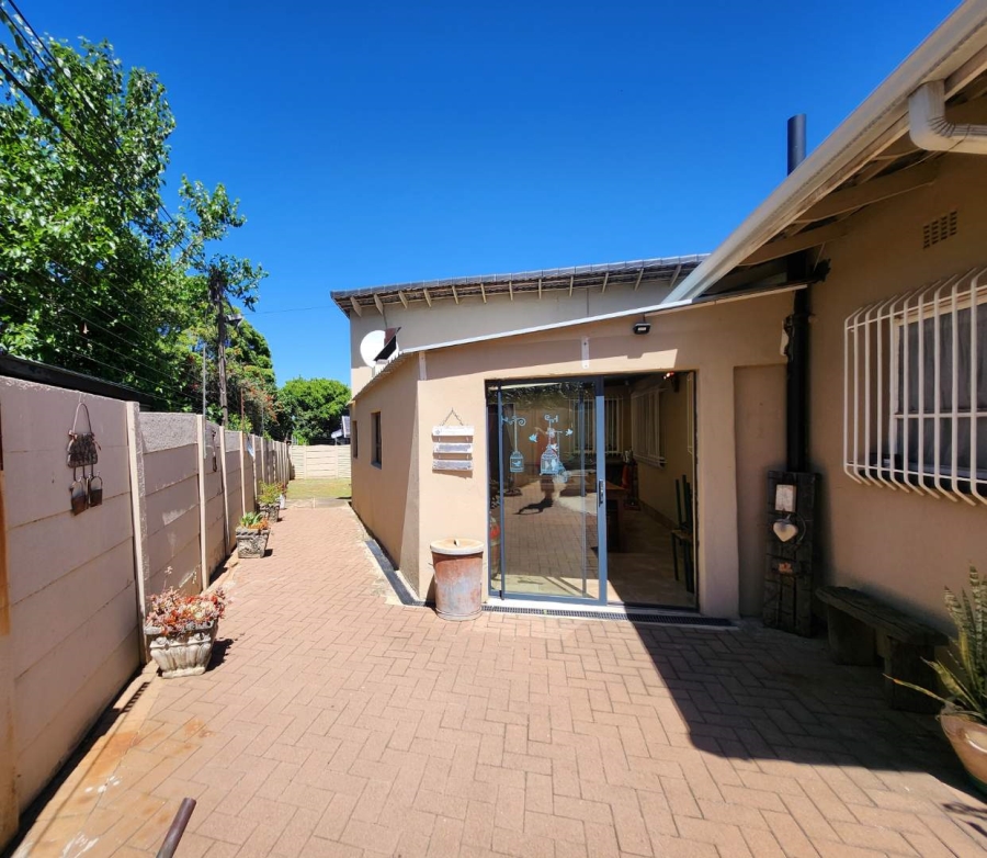 4 Bedroom Property for Sale in Verwoerdpark Gauteng