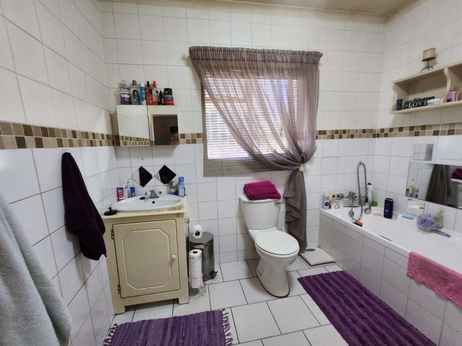 4 Bedroom Property for Sale in Verwoerdpark Gauteng