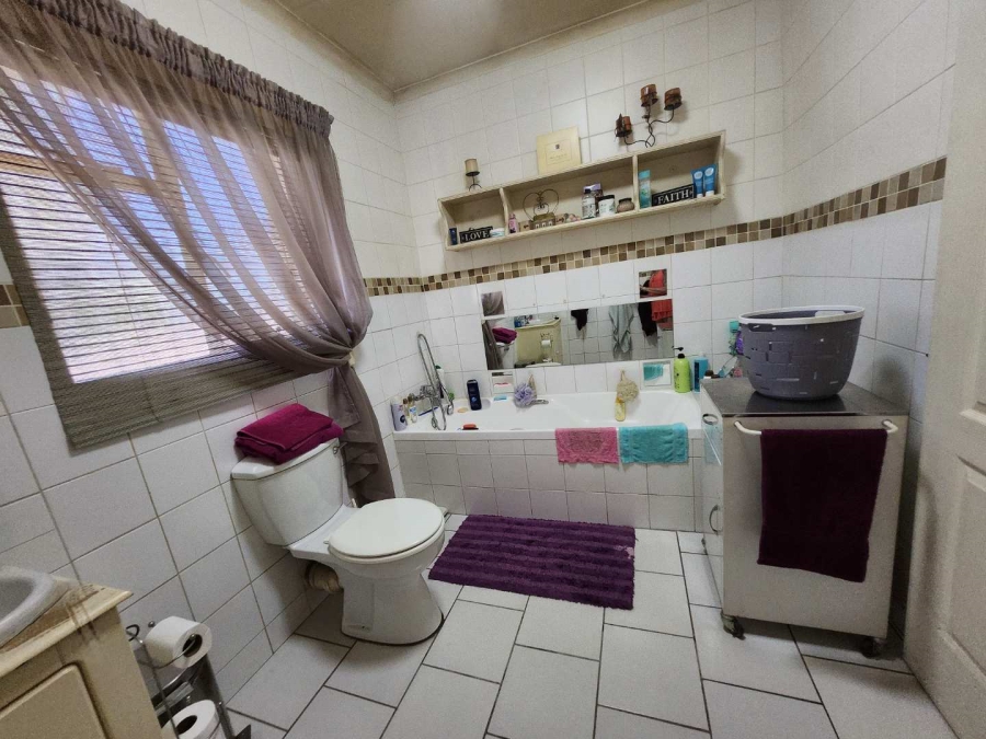 4 Bedroom Property for Sale in Verwoerdpark Gauteng