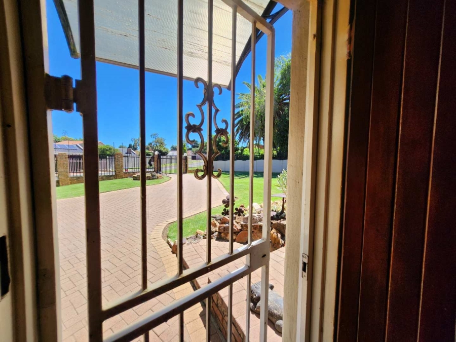4 Bedroom Property for Sale in Verwoerdpark Gauteng
