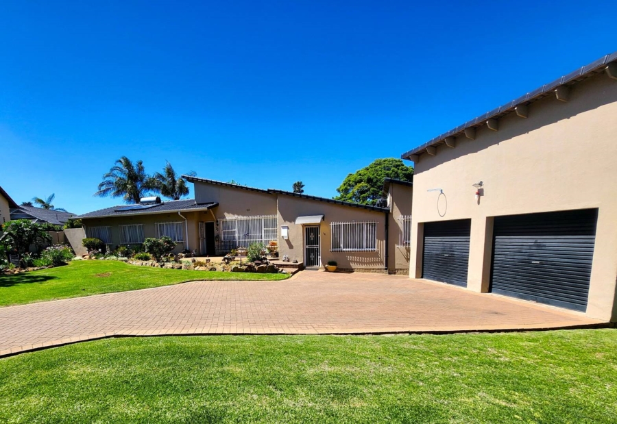 4 Bedroom Property for Sale in Verwoerdpark Gauteng