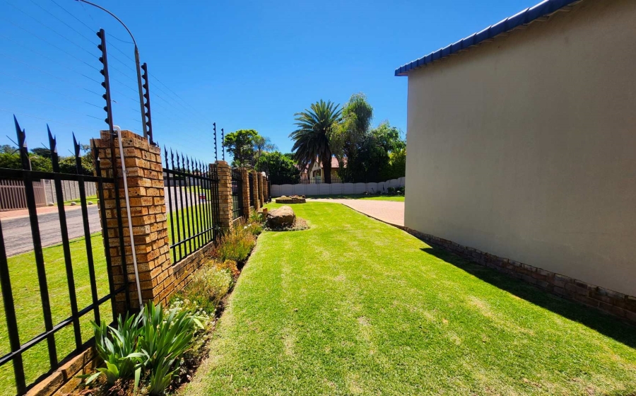 4 Bedroom Property for Sale in Verwoerdpark Gauteng