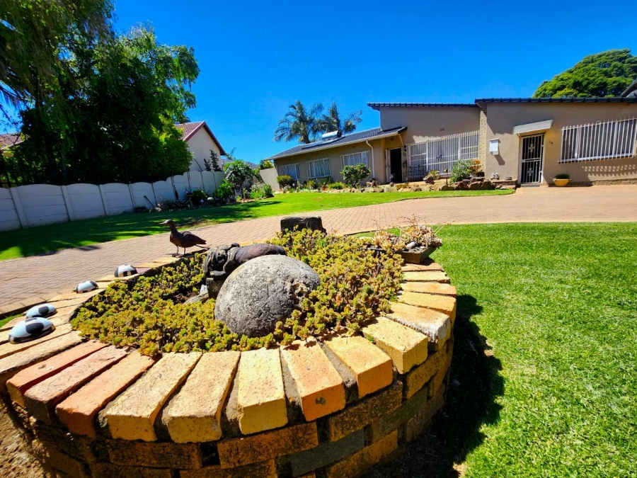 4 Bedroom Property for Sale in Verwoerdpark Gauteng