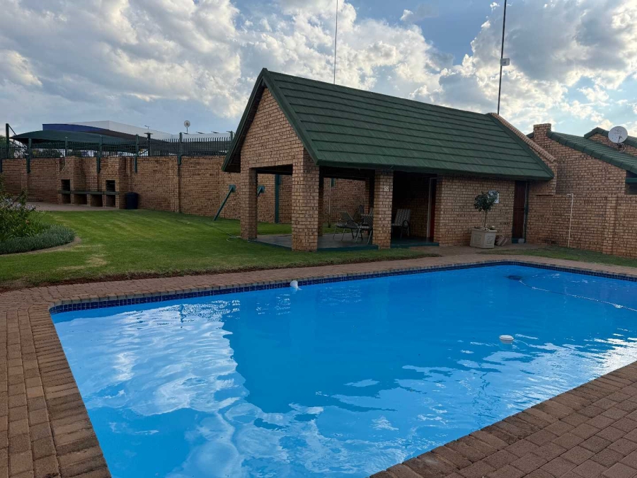 2 Bedroom Property for Sale in Faerie Glen Gauteng
