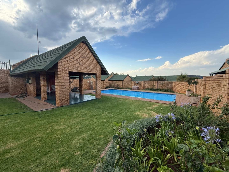 2 Bedroom Property for Sale in Faerie Glen Gauteng