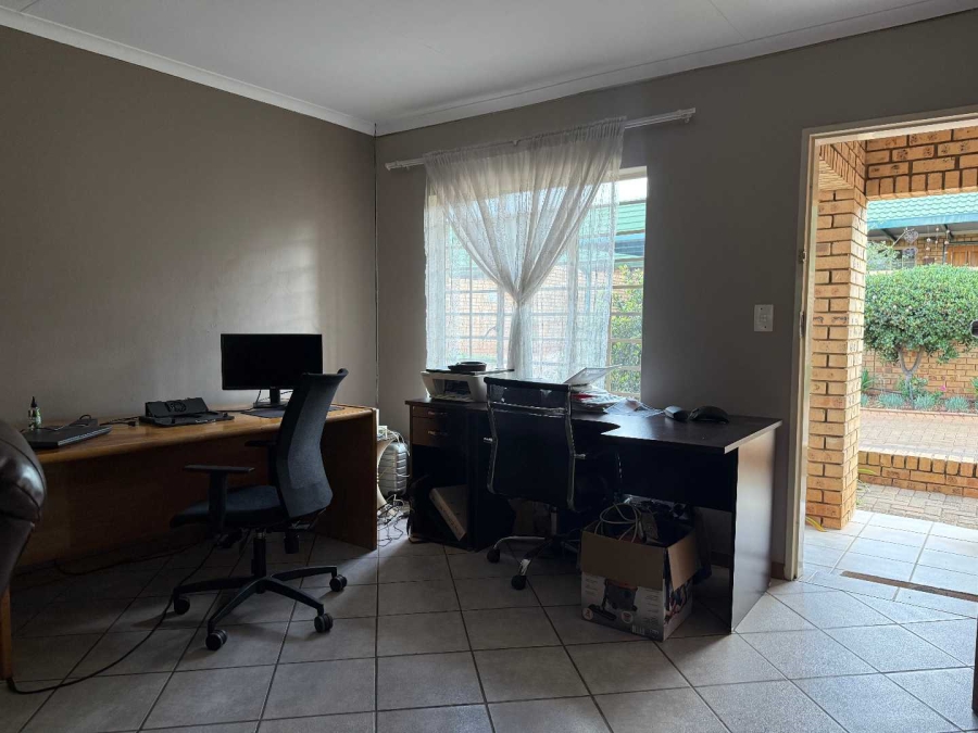 2 Bedroom Property for Sale in Faerie Glen Gauteng