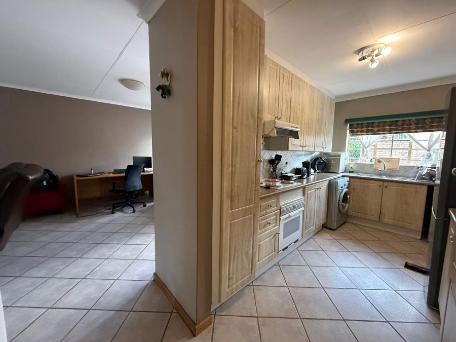 2 Bedroom Property for Sale in Faerie Glen Gauteng