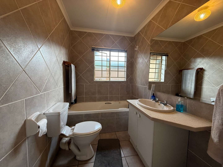 2 Bedroom Property for Sale in Faerie Glen Gauteng