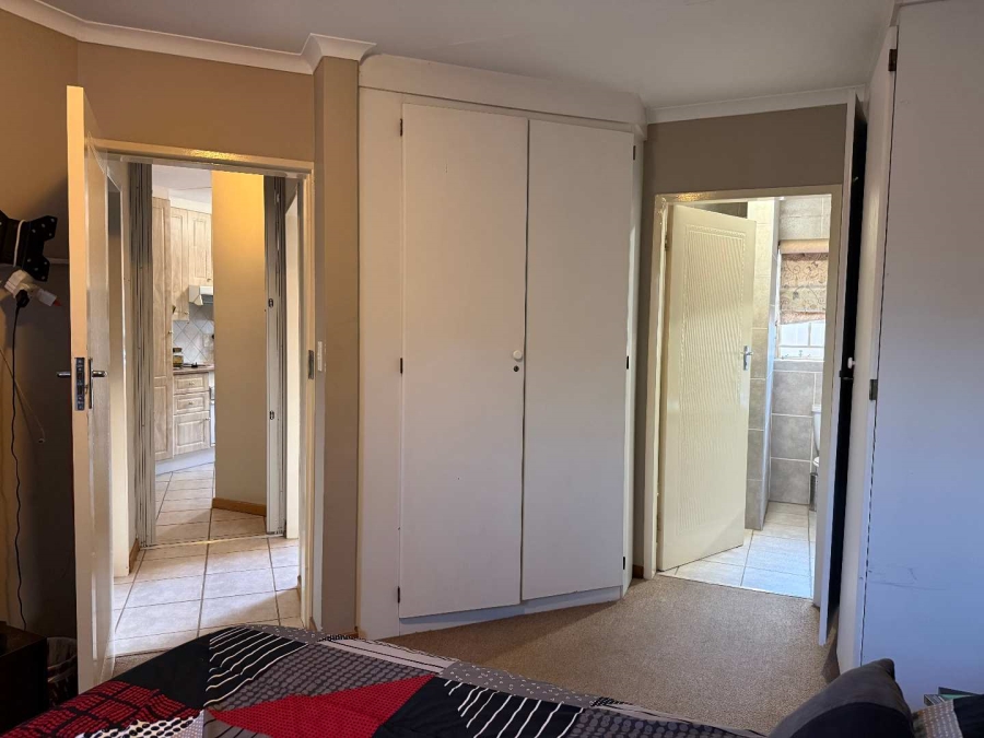 2 Bedroom Property for Sale in Faerie Glen Gauteng