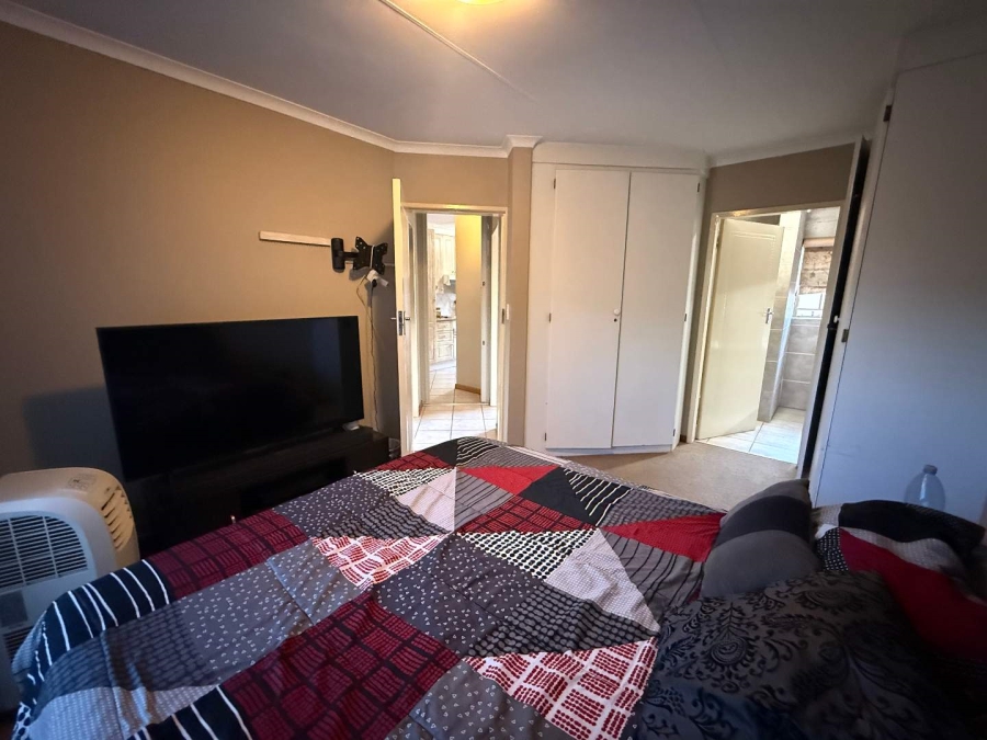 2 Bedroom Property for Sale in Faerie Glen Gauteng