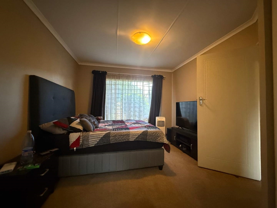 2 Bedroom Property for Sale in Faerie Glen Gauteng