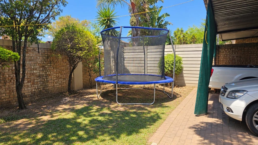 2 Bedroom Property for Sale in Allens Nek Gauteng