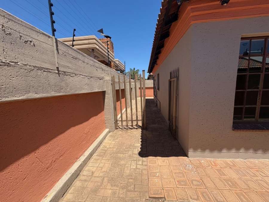 To Let 3 Bedroom Property for Rent in New State Areas Gauteng