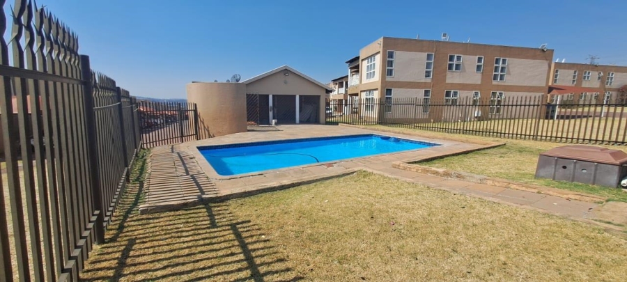 1 Bedroom Property for Sale in Mondeor Gauteng