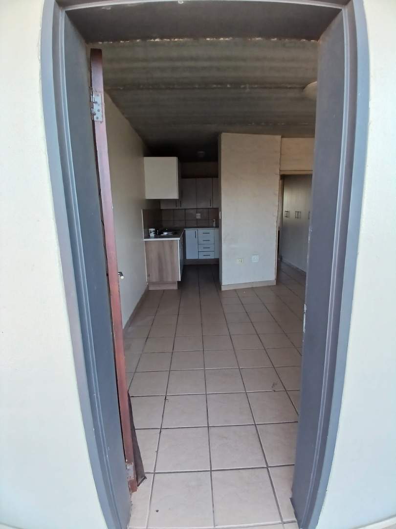 To Let 1 Bedroom Property for Rent in Die Hoewes Gauteng