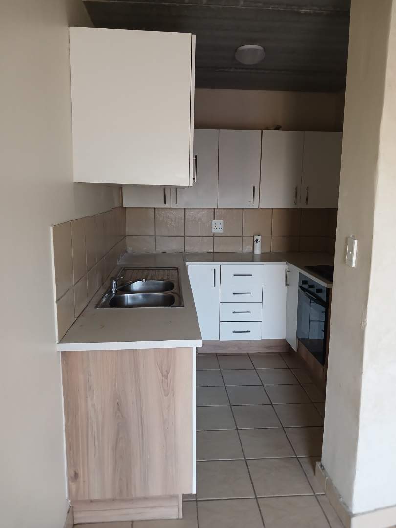 To Let 1 Bedroom Property for Rent in Die Hoewes Gauteng