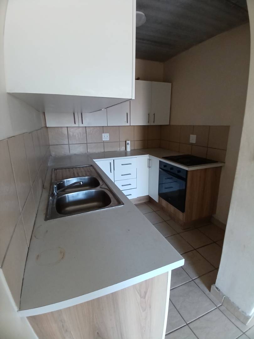 To Let 1 Bedroom Property for Rent in Die Hoewes Gauteng