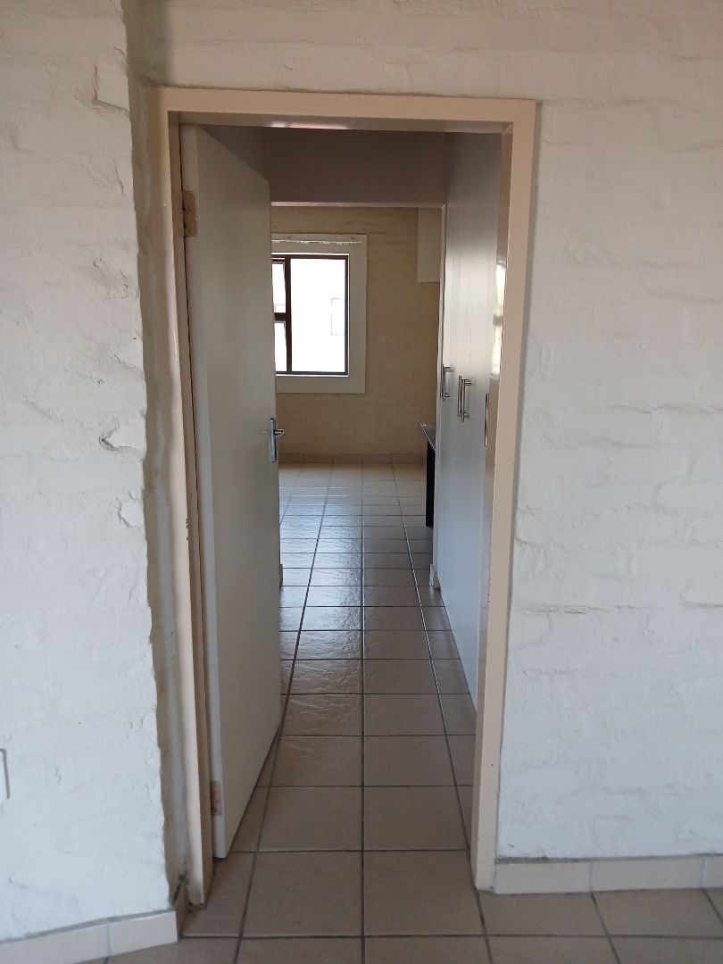 To Let 1 Bedroom Property for Rent in Die Hoewes Gauteng