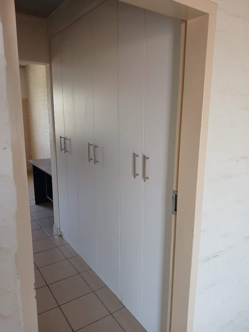 To Let 1 Bedroom Property for Rent in Die Hoewes Gauteng