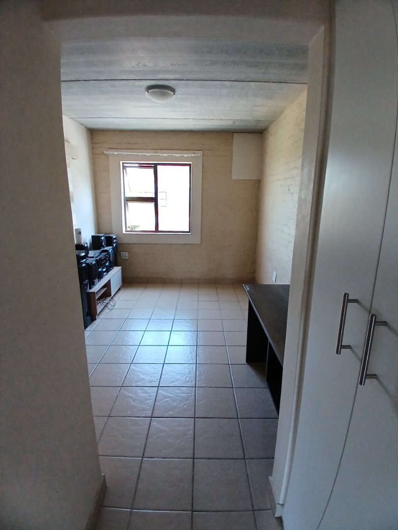 To Let 1 Bedroom Property for Rent in Die Hoewes Gauteng