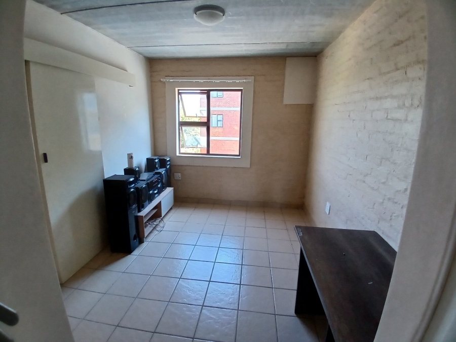 To Let 1 Bedroom Property for Rent in Die Hoewes Gauteng