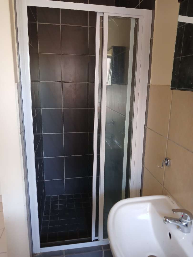 To Let 1 Bedroom Property for Rent in Die Hoewes Gauteng