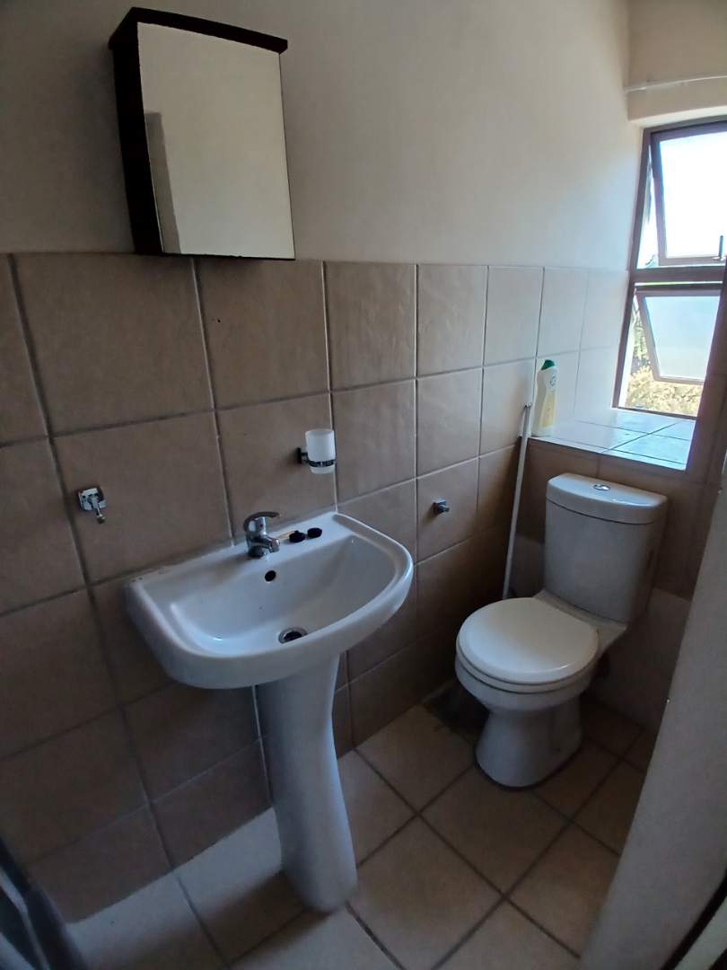 To Let 1 Bedroom Property for Rent in Die Hoewes Gauteng