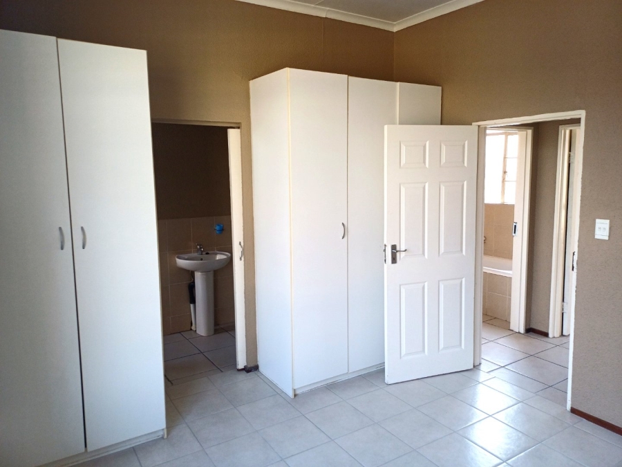 To Let 2 Bedroom Property for Rent in Honeydew Gauteng