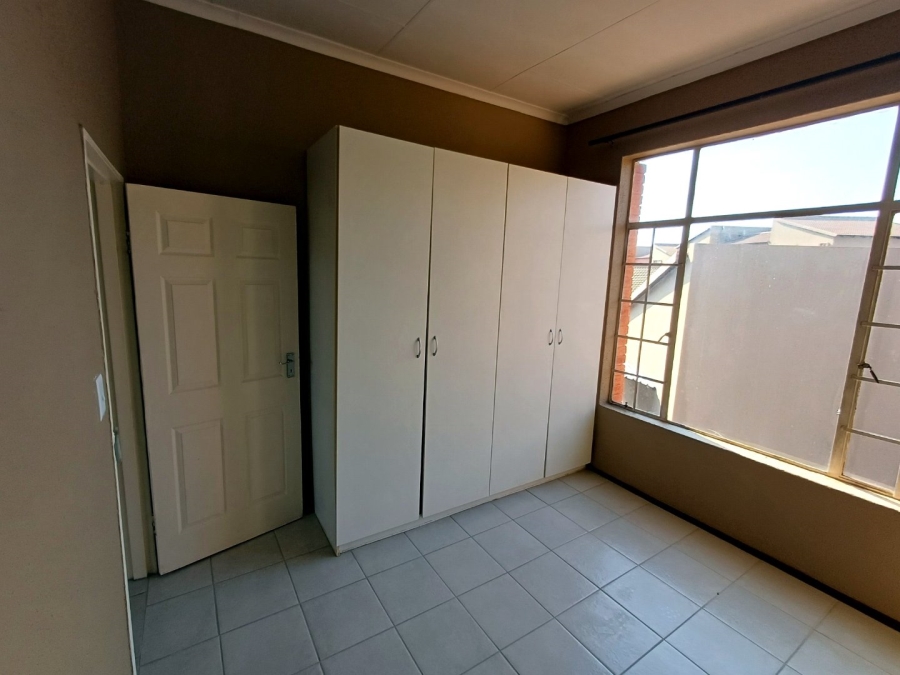 To Let 2 Bedroom Property for Rent in Honeydew Gauteng
