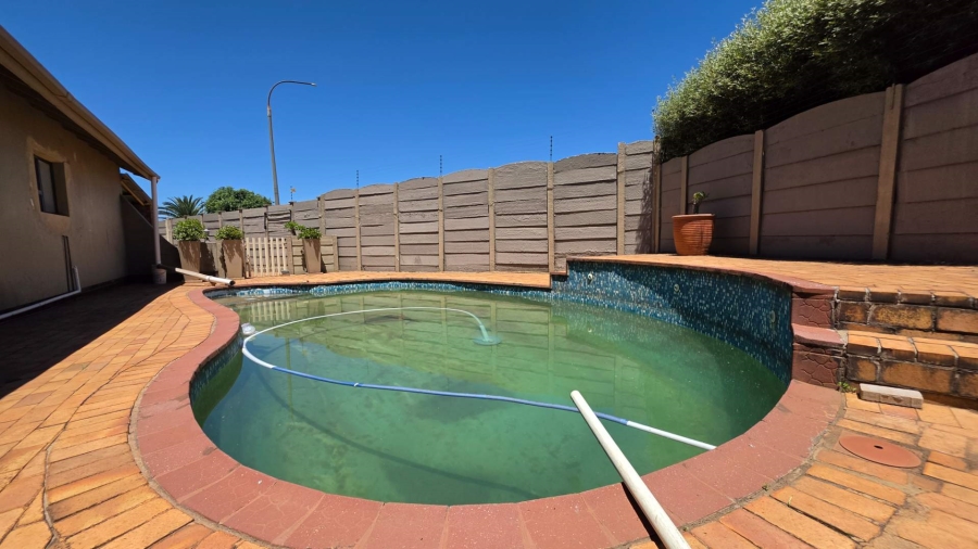 3 Bedroom Property for Sale in Verwoerdpark Gauteng