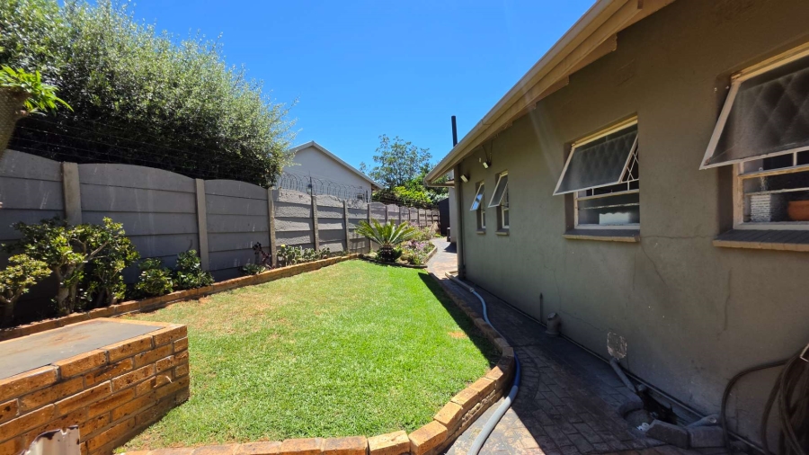 3 Bedroom Property for Sale in Verwoerdpark Gauteng