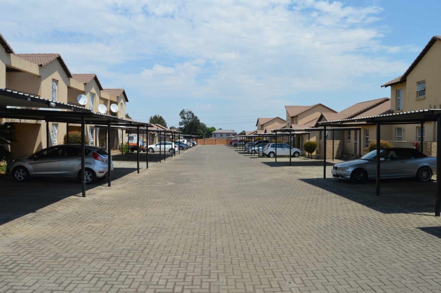 2 Bedroom Property for Sale in Albertsdal Gauteng