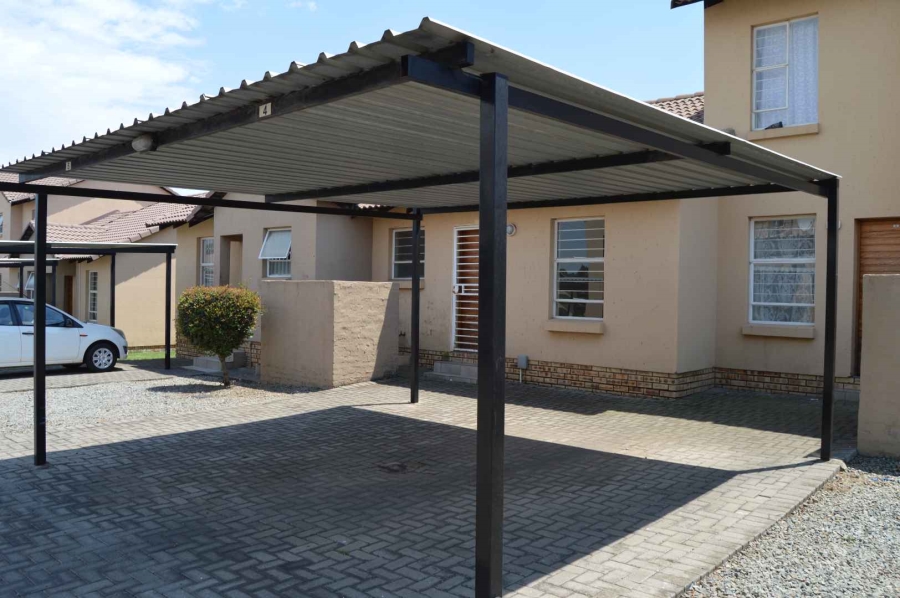 2 Bedroom Property for Sale in Albertsdal Gauteng
