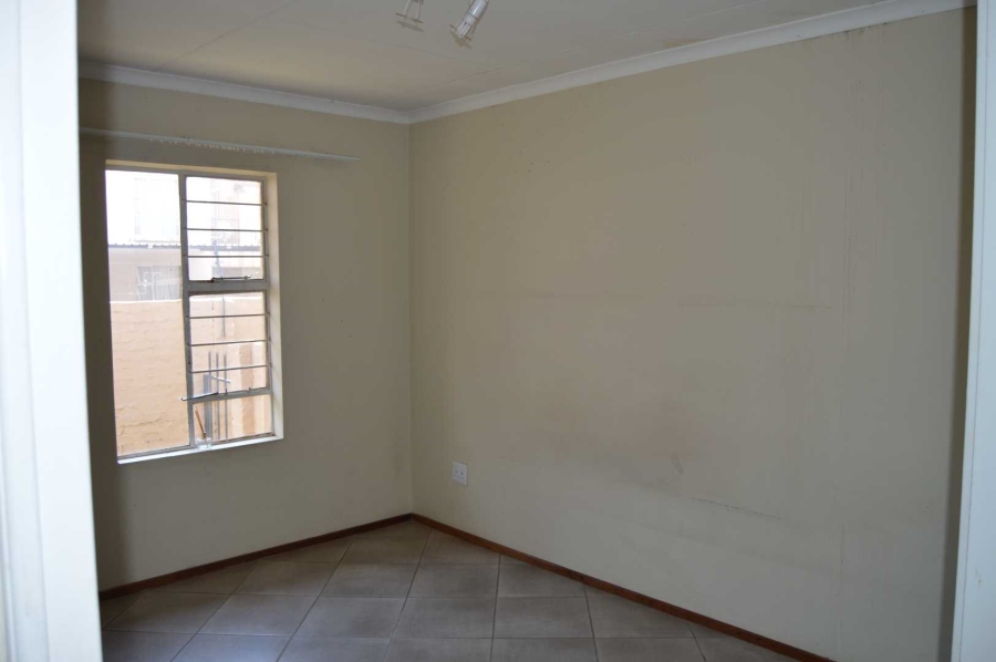 2 Bedroom Property for Sale in Albertsdal Gauteng
