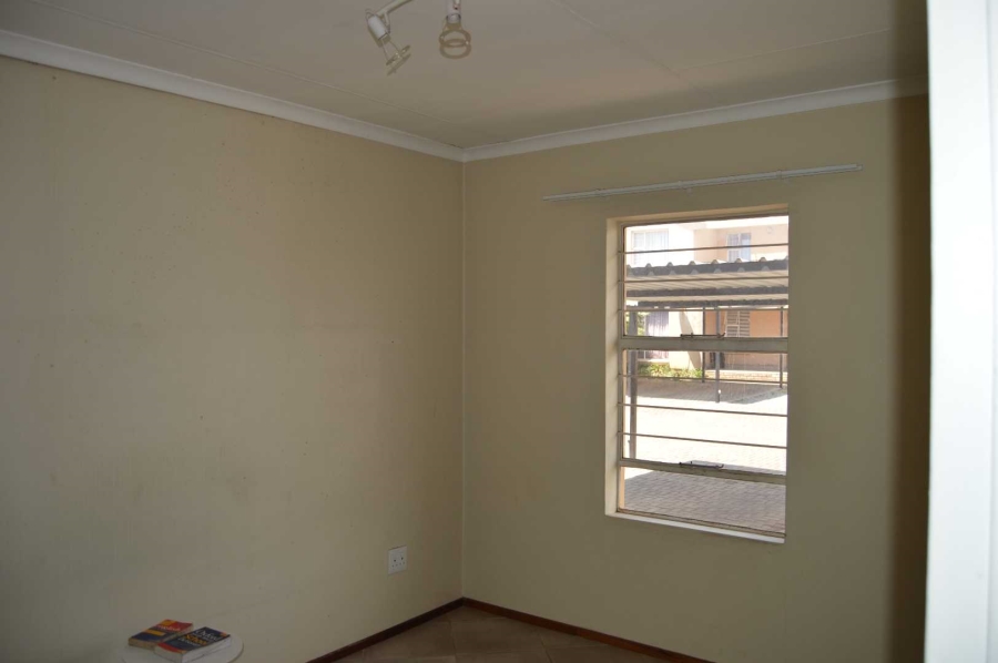 2 Bedroom Property for Sale in Albertsdal Gauteng