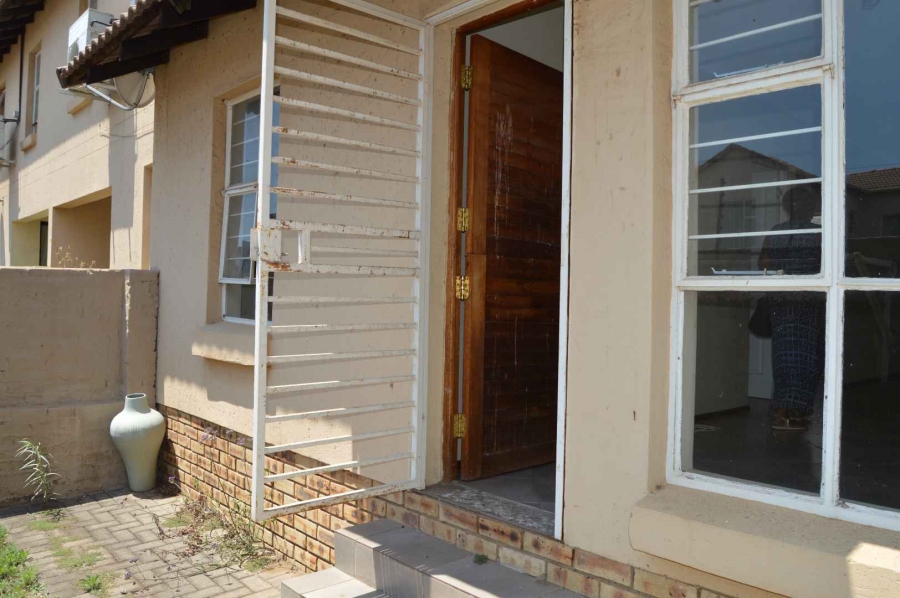 2 Bedroom Property for Sale in Albertsdal Gauteng