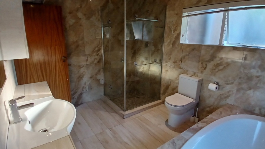 To Let 3 Bedroom Property for Rent in Hurlingham Manor Gauteng