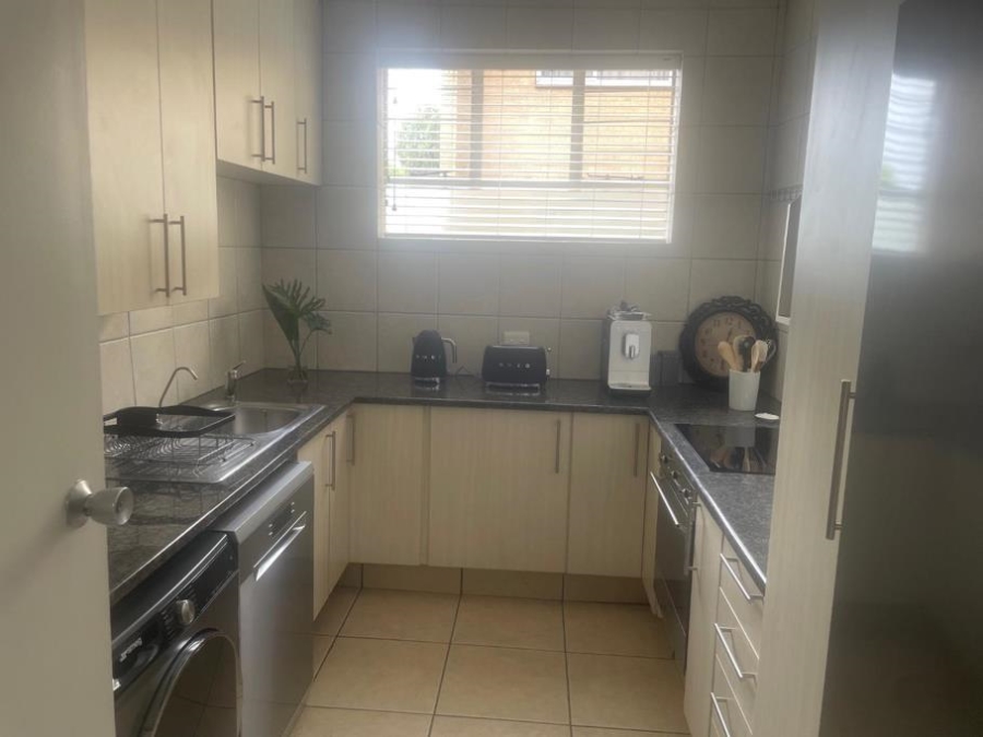 To Let 2 Bedroom Property for Rent in Illovo Gauteng
