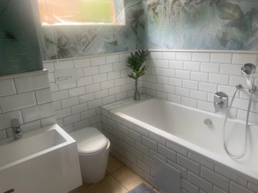 To Let 2 Bedroom Property for Rent in Illovo Gauteng
