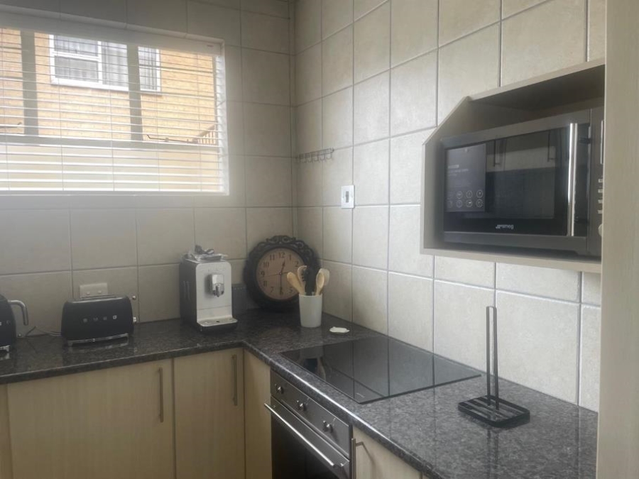 To Let 2 Bedroom Property for Rent in Illovo Gauteng